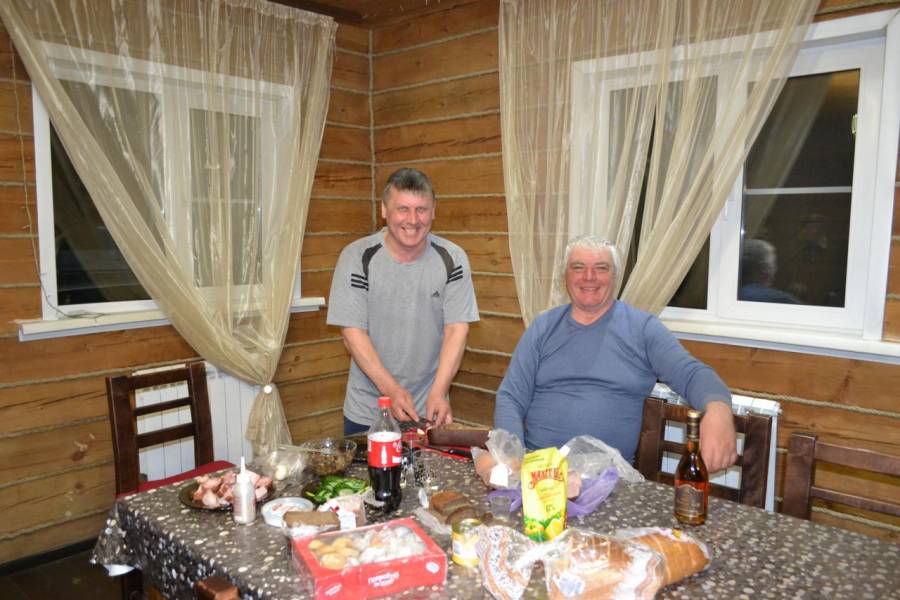 Гостиная на базе отдыха Клевое место.